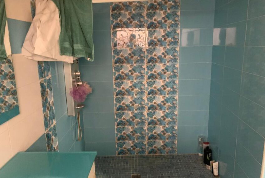 e1a2b063-3123-48e4-aa76-940dba639fb5