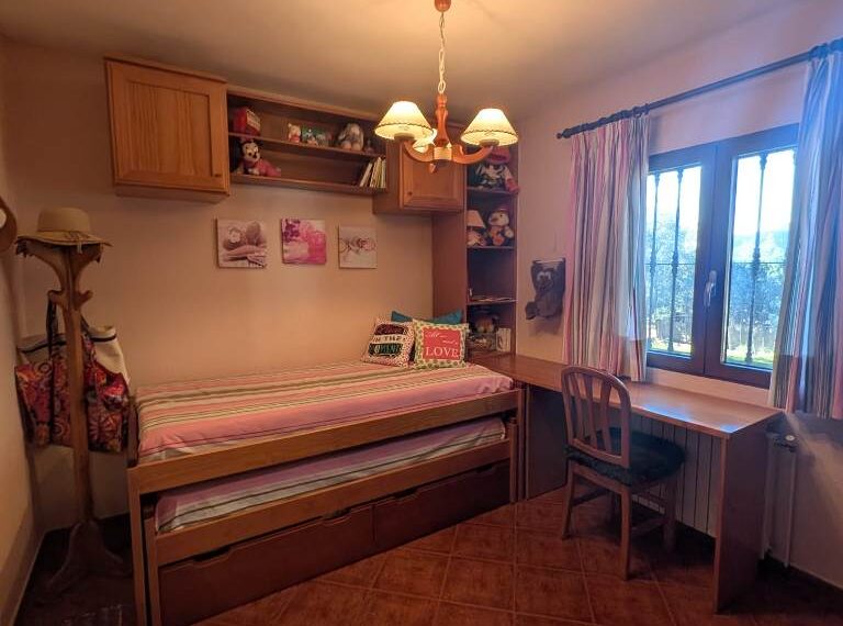 ee8ce9f8-0dc0-4aba-b184-4b25a7d0a860